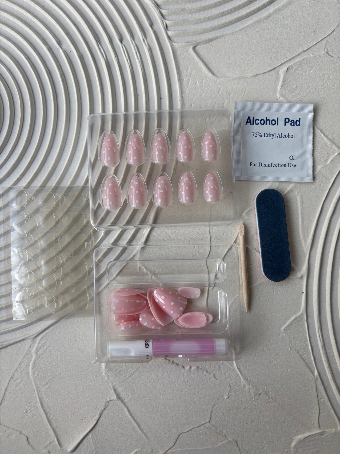 DESEO (DESIRE): The Flirtatious Secret (Pink Polka Dots)