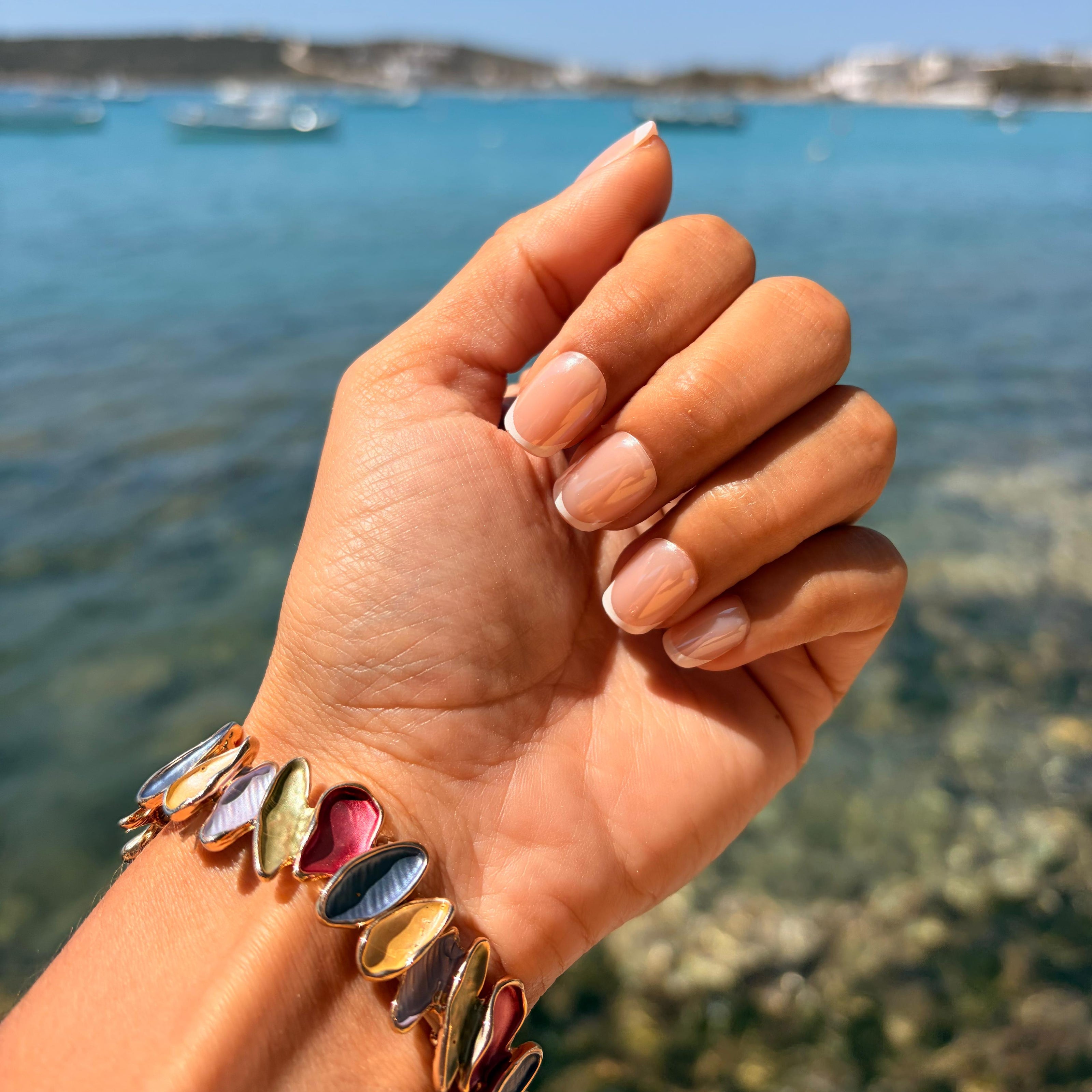 Square Timeless Glow (for short nail beds or nail biters)