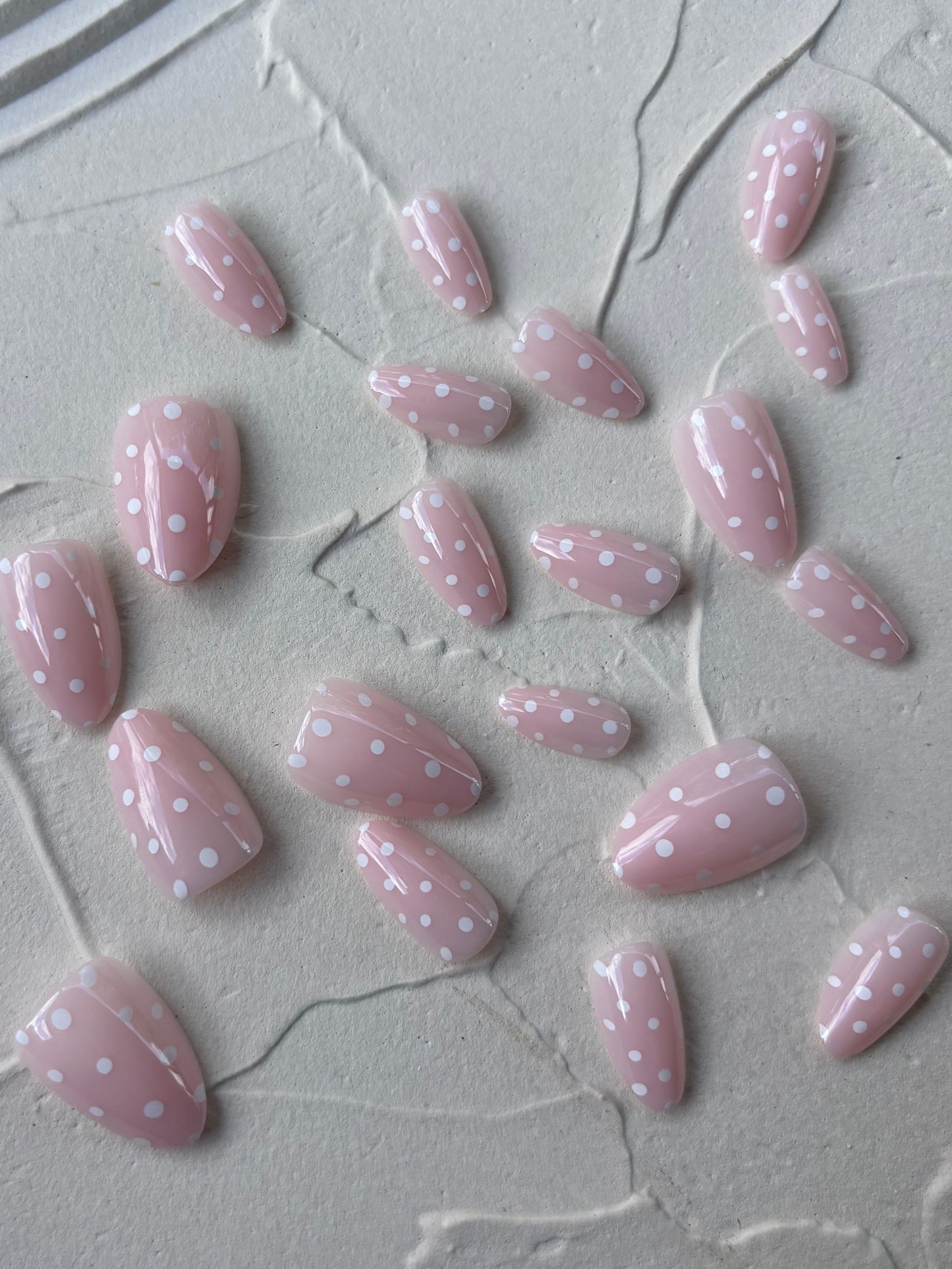 DESEO (DESIRE): The Flirtatious Secret (Pink Polka Dots)