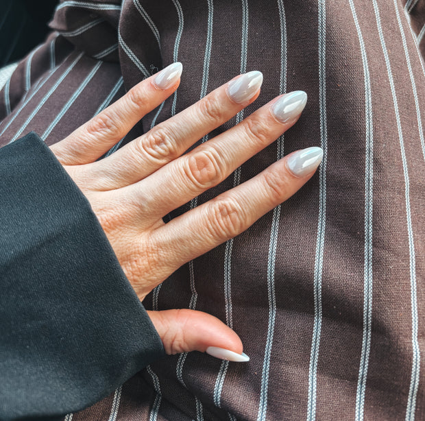 Heartbreaker: Champagne Chrome (for short nail beds or nail biters)