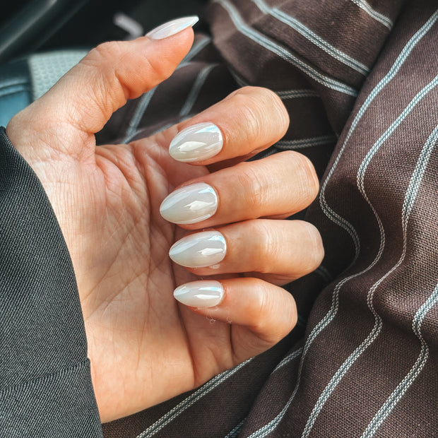 Heartbreaker: Champagne Chrome (for short nail beds or nail biters)